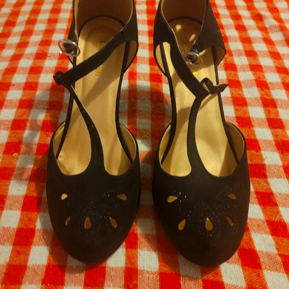 Modcloth shoes size 11w black